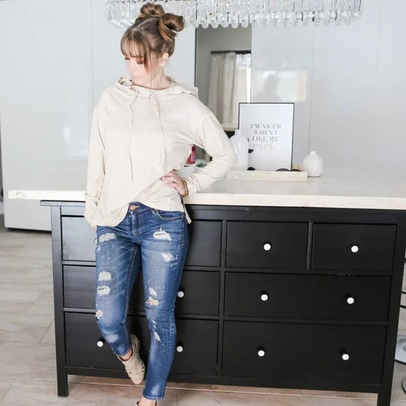 Max Studio Lightweight Hoodie - Picture 4 of 12